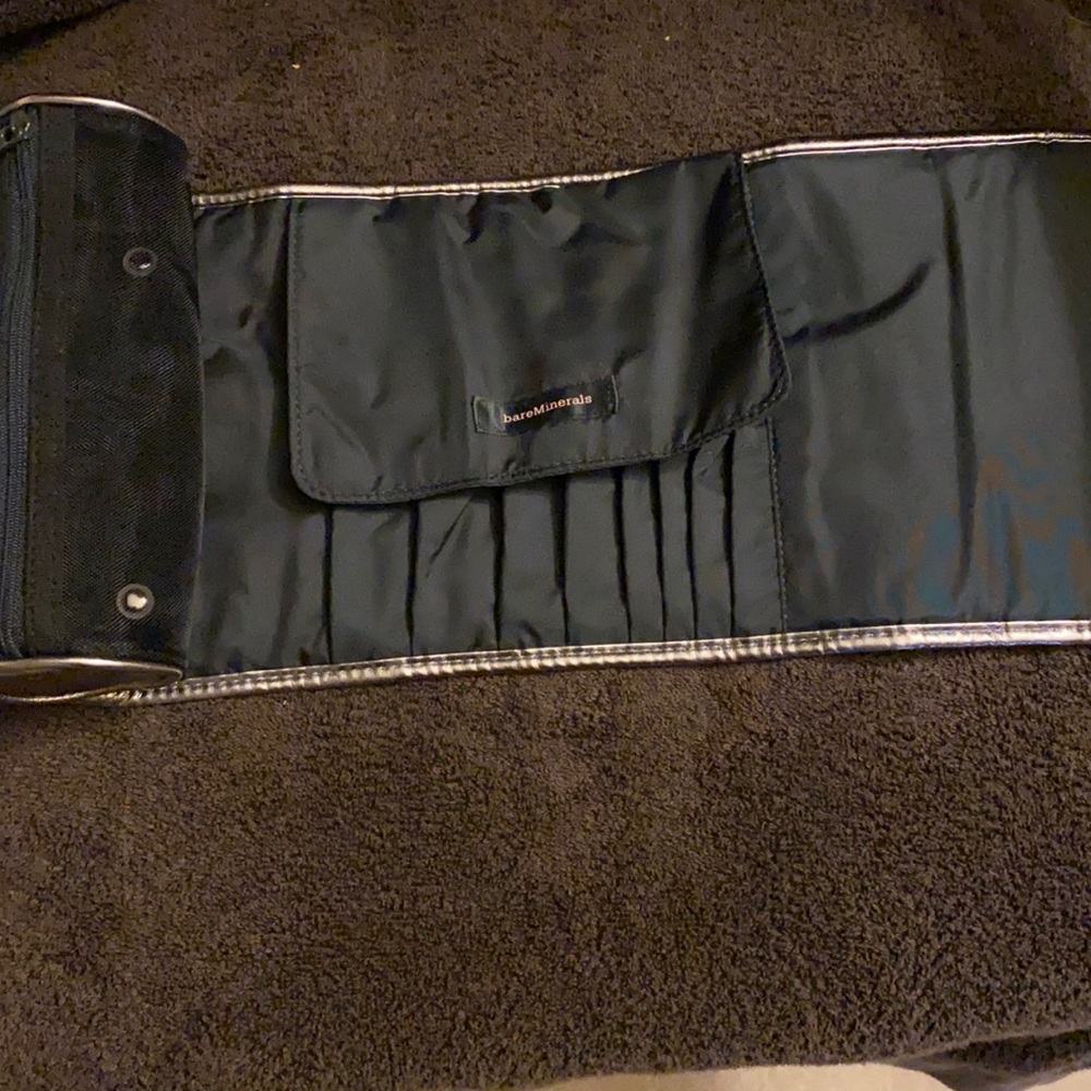 BareMinerals beauty brush carrier. Excellent for a gift - Picture 3 of 4
